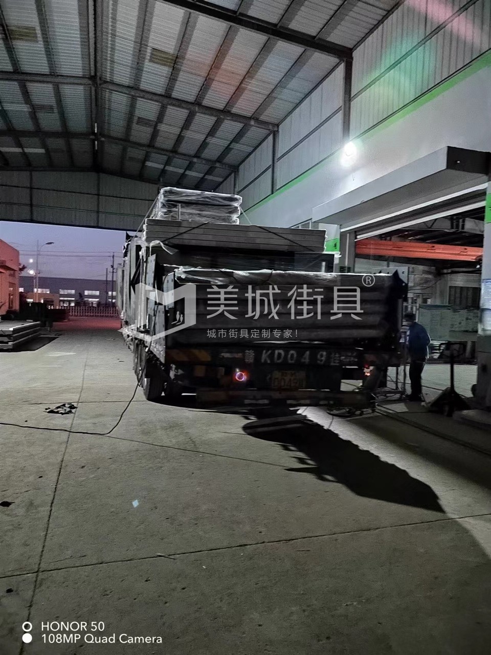 2022.10.18美城街具供應(yīng)臺州第三、四車候車亭發(fā)貨記錄